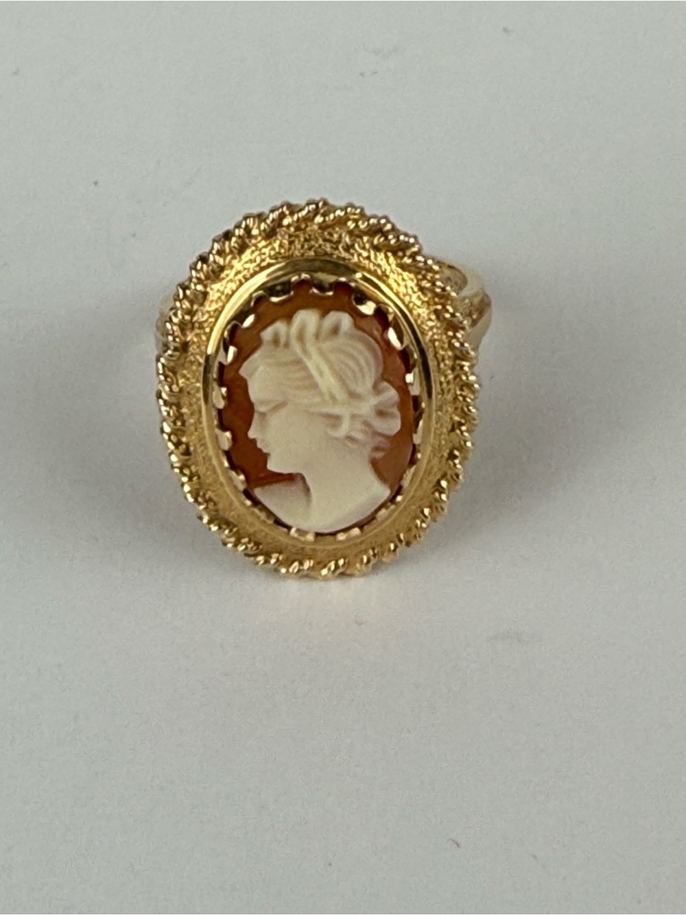 14K Gold Cameo Ring Left Facing Braided Setting Size 6   5.5 Grams